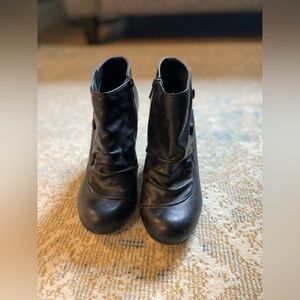 Women’s Boots- Size 8.5